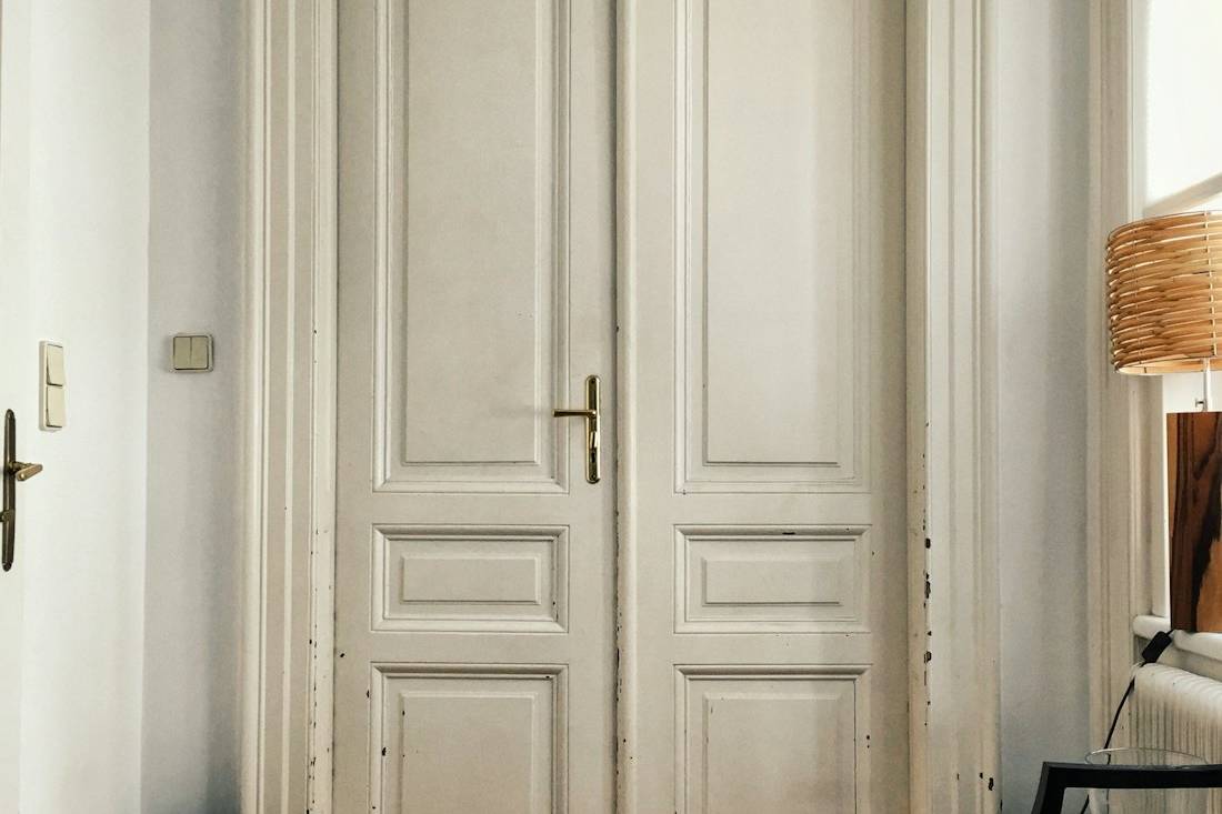 Porte d’appartement ancienne à deux vantaux