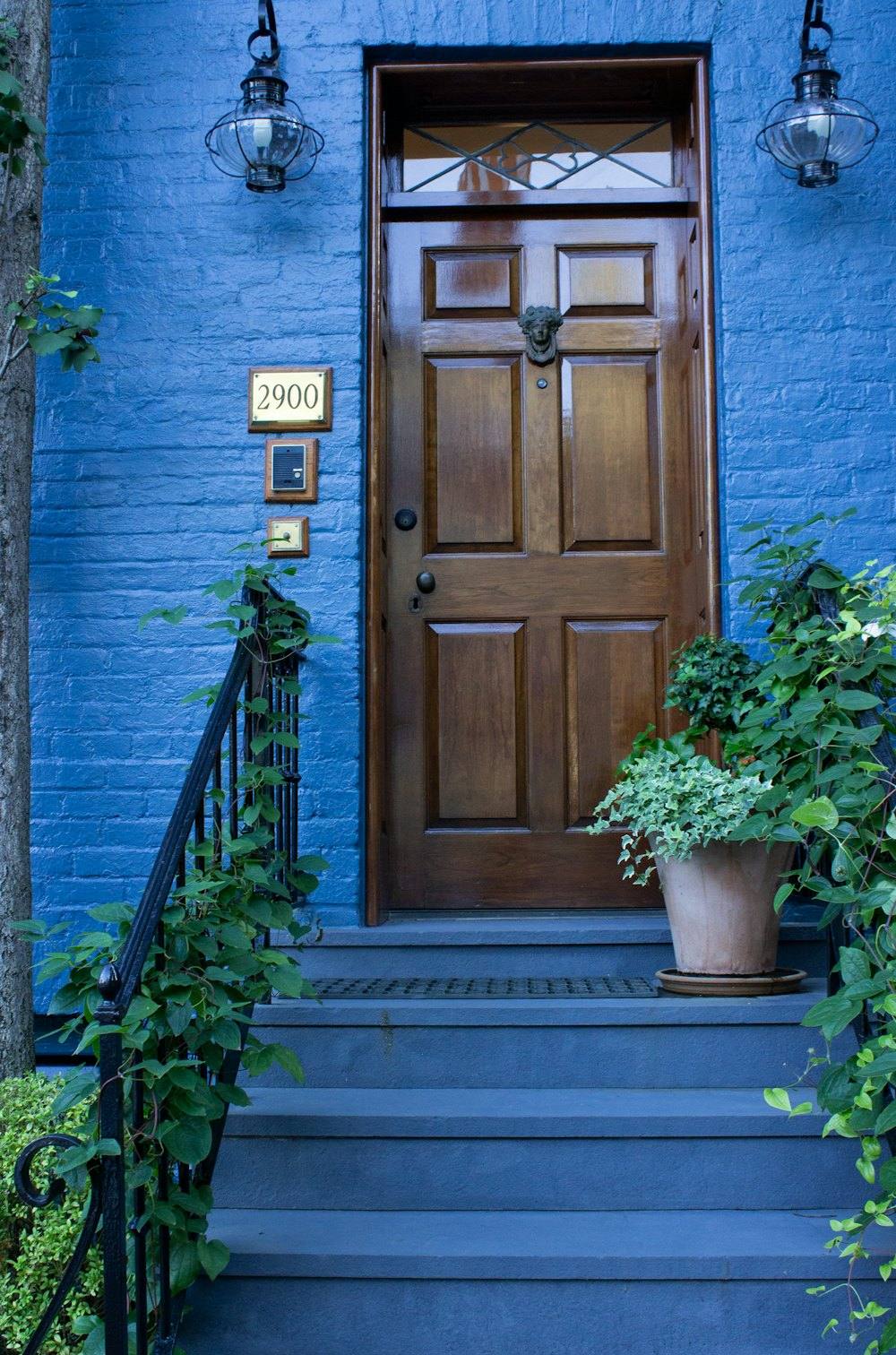 Porte d’entrée en bois massif